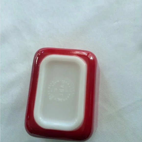 VINTAGE PYREX Red Glass Storage Container with Lid - Picture 6 of 6